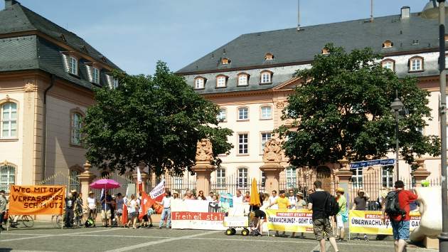 Ein Teil der FSA-Demo vor dem Mainzer Landtag